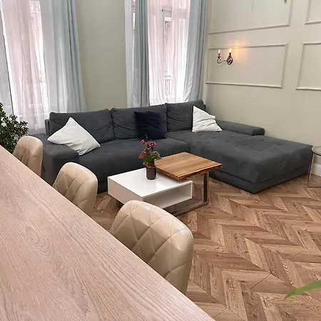 Pj * Budapest